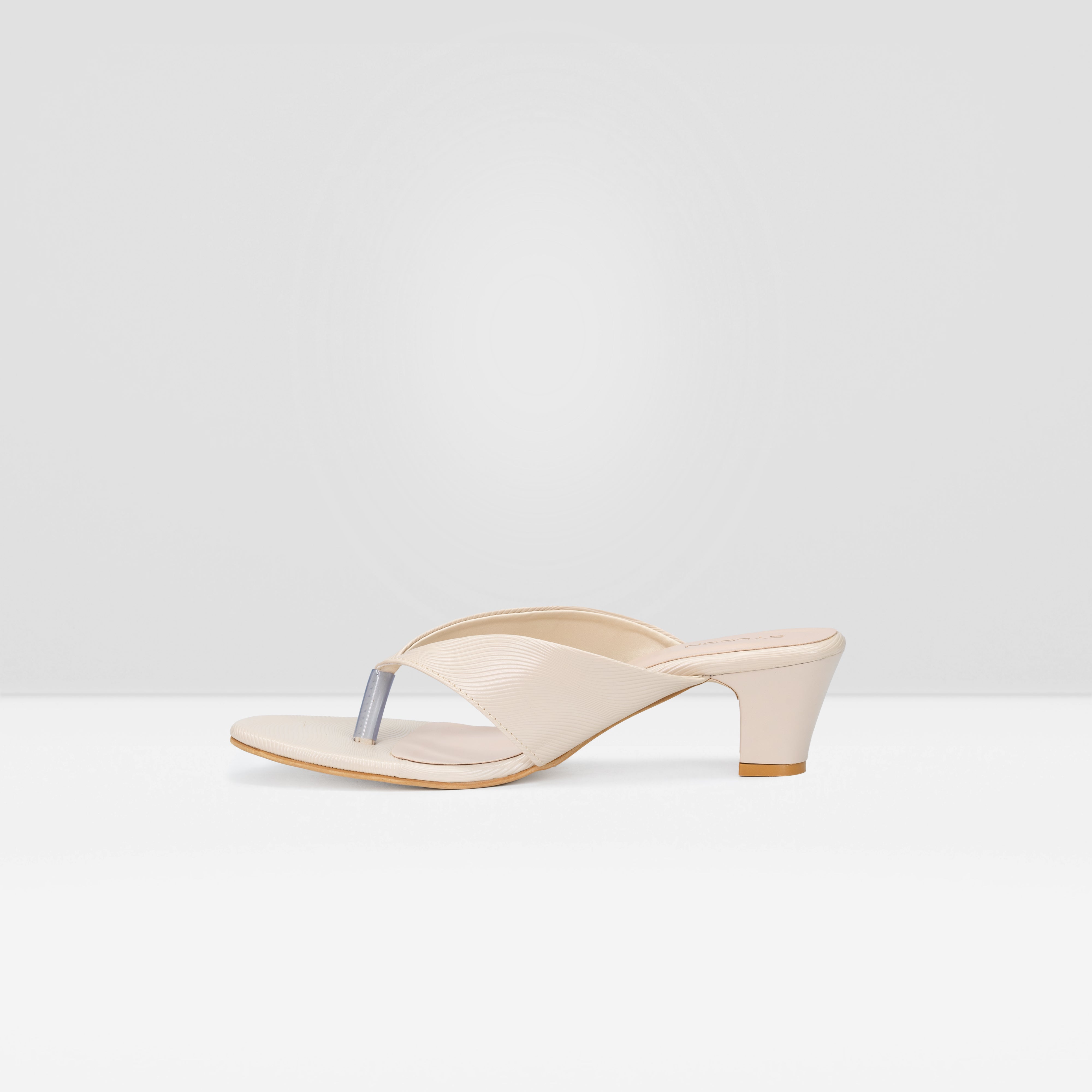 WOMEN BEIGE SOLID BLOCK HEELS CHAPPALS/SANDALS